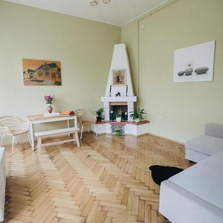 Love Nest Brasov Ngoại thất bức ảnh