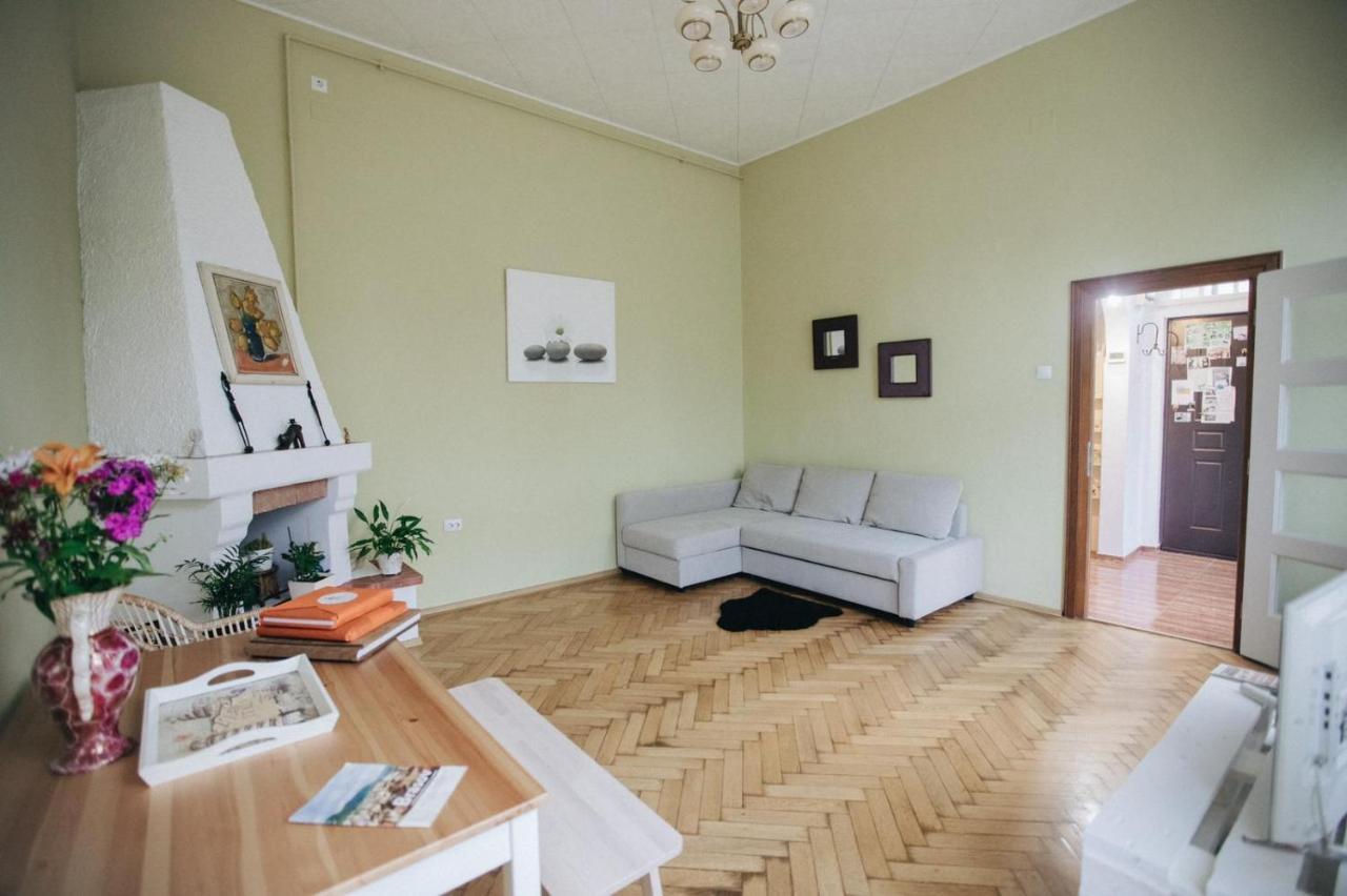 Love Nest Brasov Ngoại thất bức ảnh